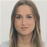 Estudiante de primero de biomedicina, belga y española. Capaz de dar clases tanto en francés, inglesa y español.